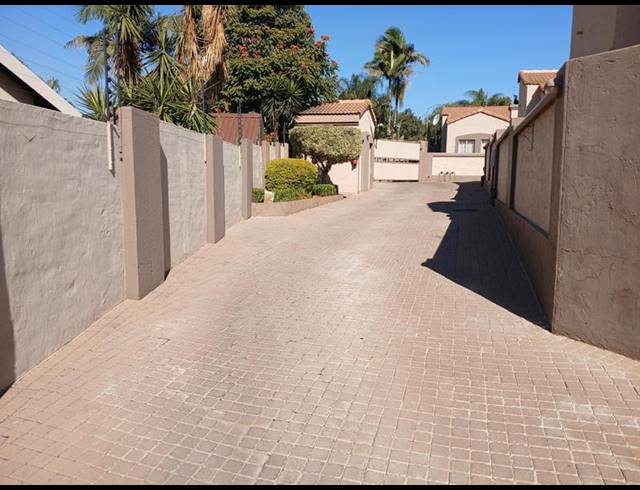 3 BEDROOM TOWNHOUSE FOR SALE IN THERESA PARK